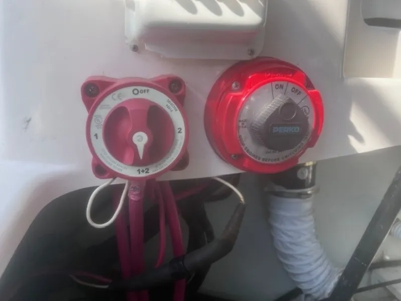 Slide: The Image of Battery Switches - 6223300