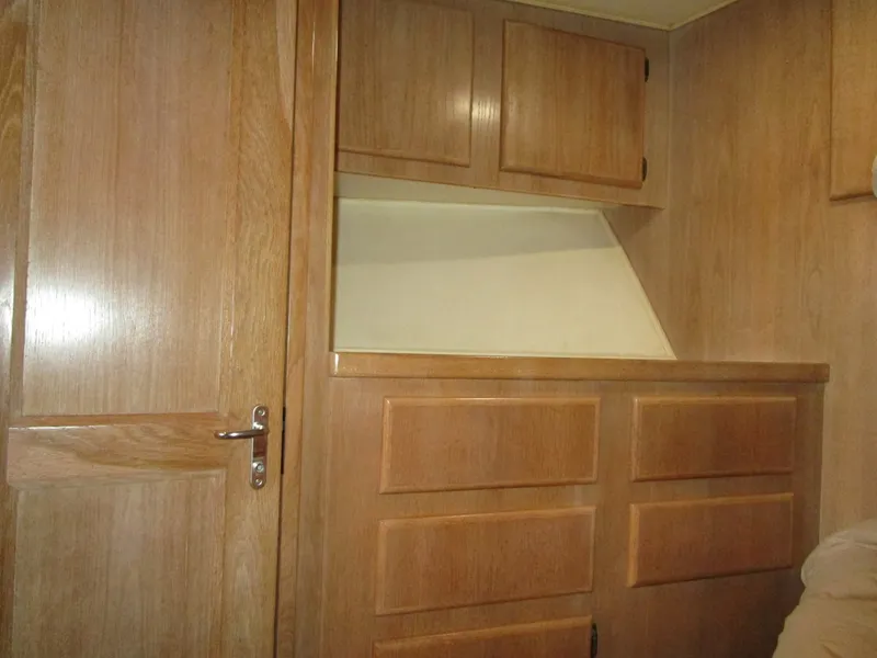 Slide: The Image of Forward Cabin To Port - 6332623