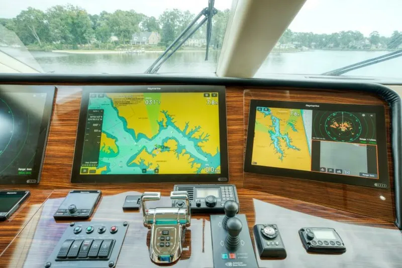 Slide: The Image of Hatteras 80 Enclosed Bridge 2007 - 7655732