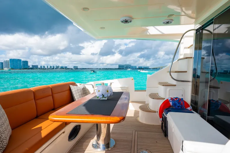 Slide: The Image of Azimut 58 Fly 2011 - 6225261
