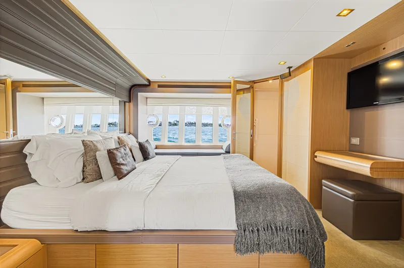 Slide: The Image of Ferretti F800 2013 - 6225335