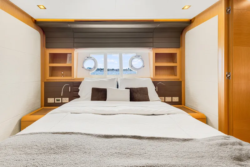 Slide: The Image of Ferretti F800 2013 - 6225336