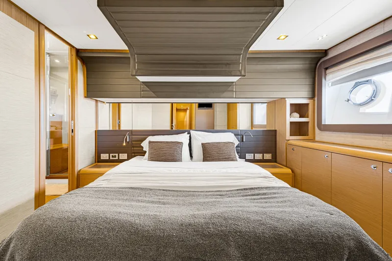 Slide: The Image of Ferretti F800 2013 - 6225324