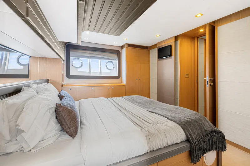 Slide: The Image of Ferretti F800 2013 - 6225339