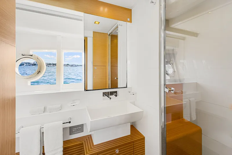 Slide: The Image of Ferretti F800 2013 - 6225340