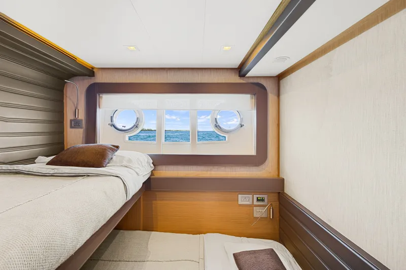 Slide: The Image of Ferretti F800 2013 - 6225341