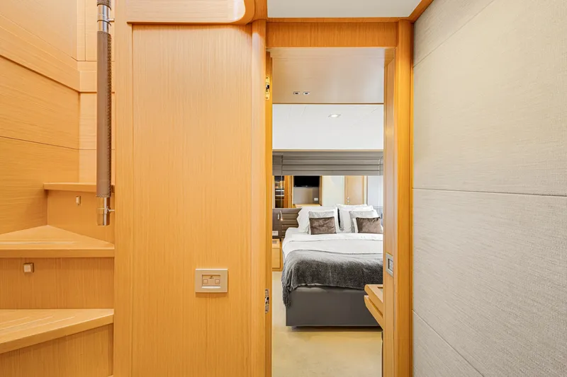 Slide: The Image of Ferretti F800 2013 - 6225355