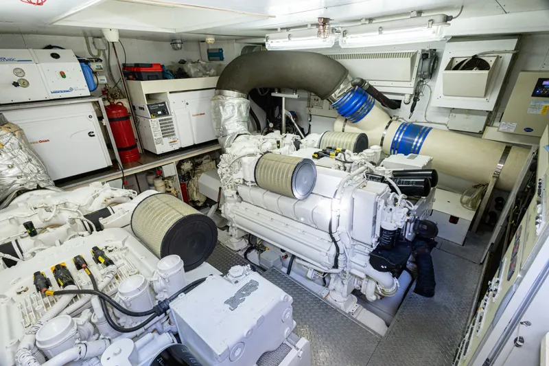 Slide: The Image of Ferretti F800 2013 - 6225372