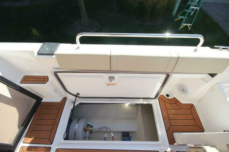 Slide: The Image of Ranger Tug R-25 Luxury Edition 2027 - 7383074