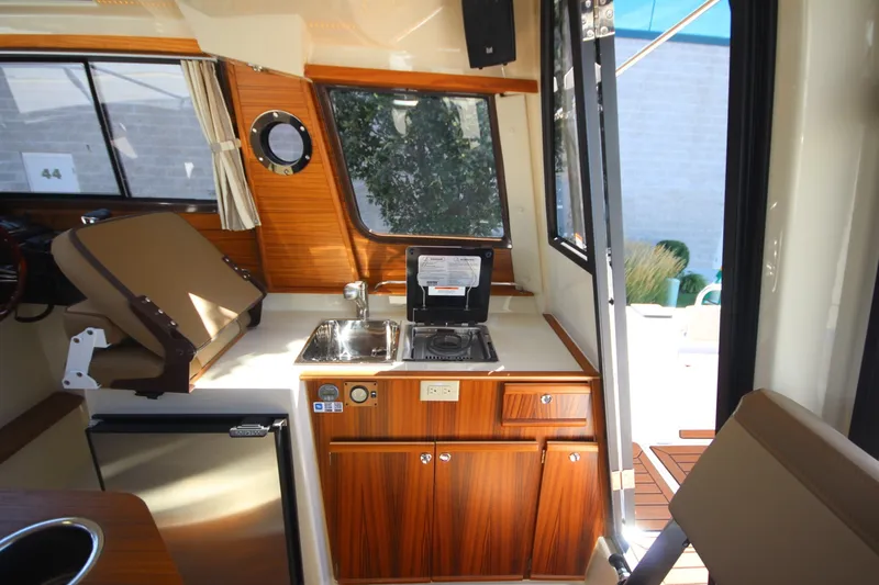 Slide: The Image of Ranger Tug R-25 Luxury Edition 2027 - 6232082