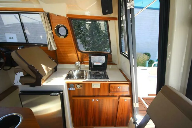 Slide: The Image of Ranger Tug R-25 Luxury Edition 2027 - 7383080