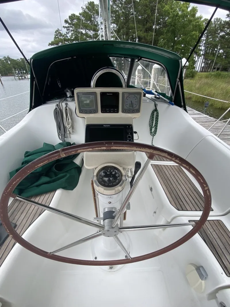 Slide: The Image of Beneteau 373 2004 - 6348054