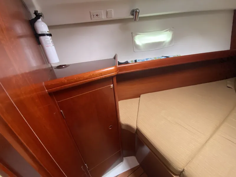 Slide: The Image of Beneteau 373 2004 - 6348172
