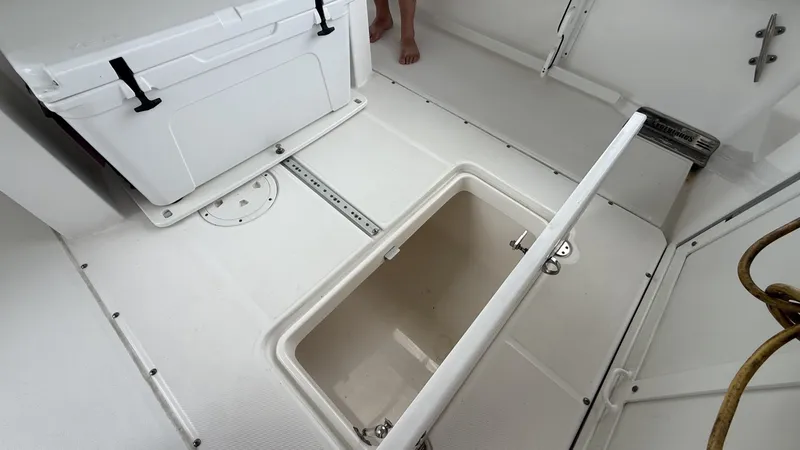 Slide: The Image of Everglades 295 Center Console 2016 - 6289907