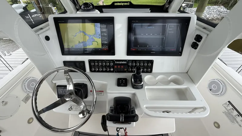 Slide: The Image of Everglades 295 Center Console 2016 - 6289915