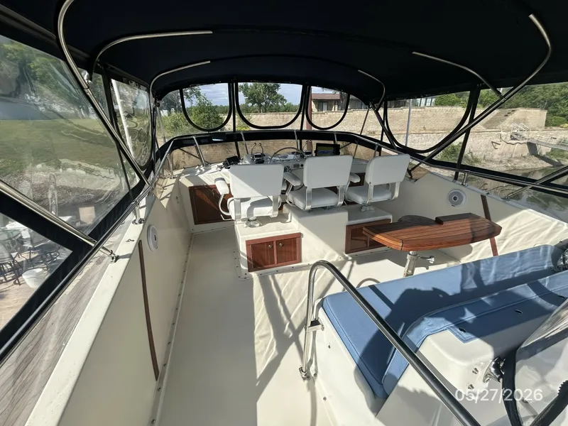 Slide: The Image of 42' Hatteras flybridge forward - 6248061