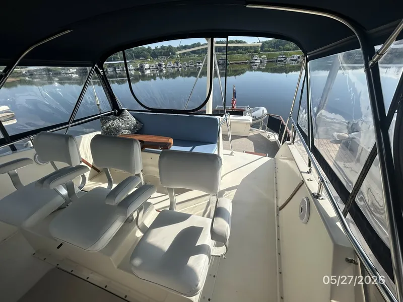 Slide: The Image of 42' Hatteras flybridge aft - 6248058