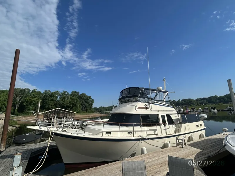 Slide: The Image of 42' Hatteras port forward profile2 - 6248101