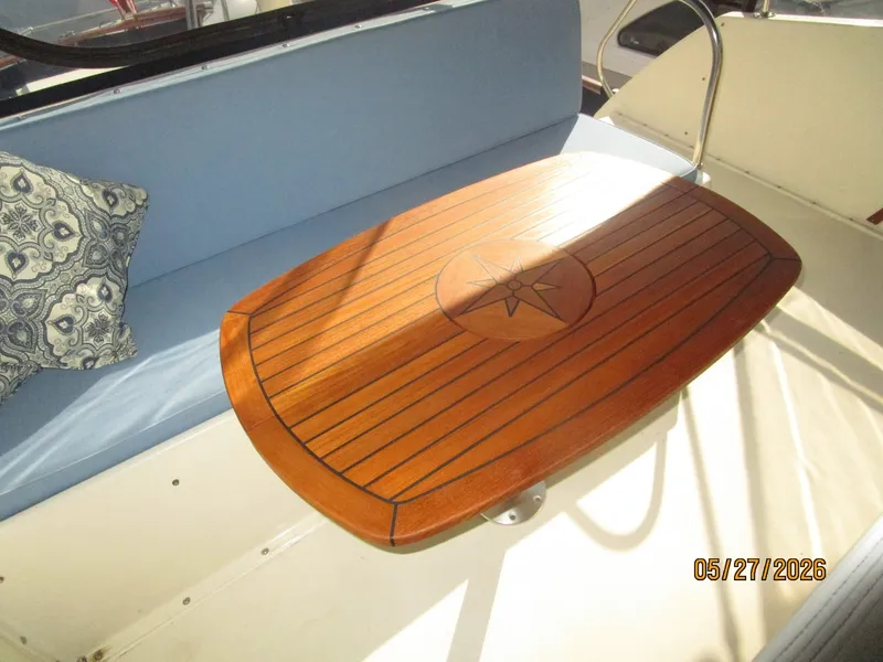 Slide: The Image of 42' Hatteras flybridge table - 6248067