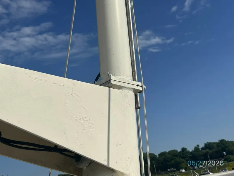 Slide: The Image of 42' Hatteras mast hinge2 - 6248092