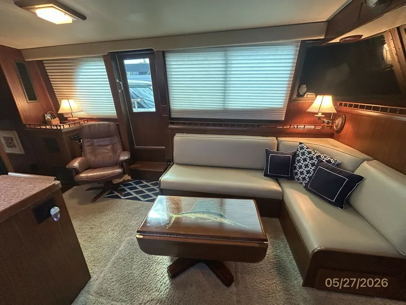 Slide: The Image of 42' Hatteras salon port - 6248112