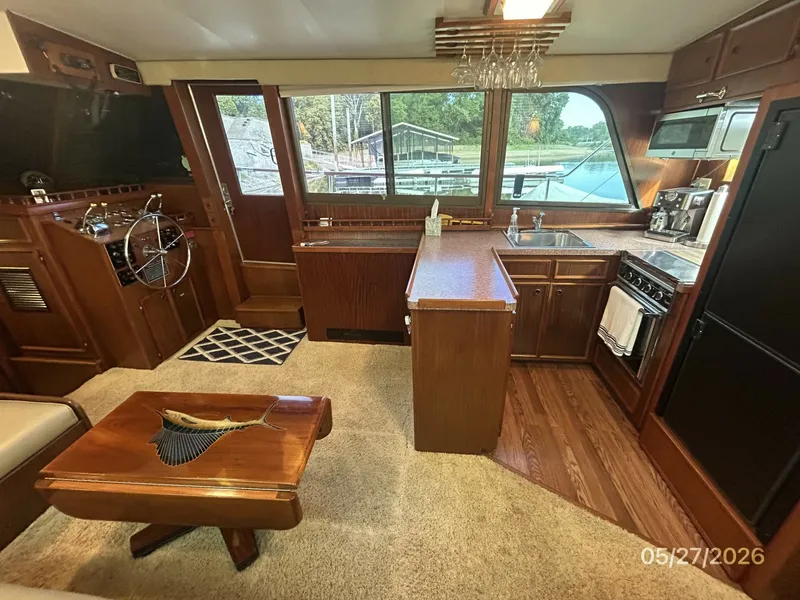 Slide: The Image of 42' Hatteras salon starboard - 6248115