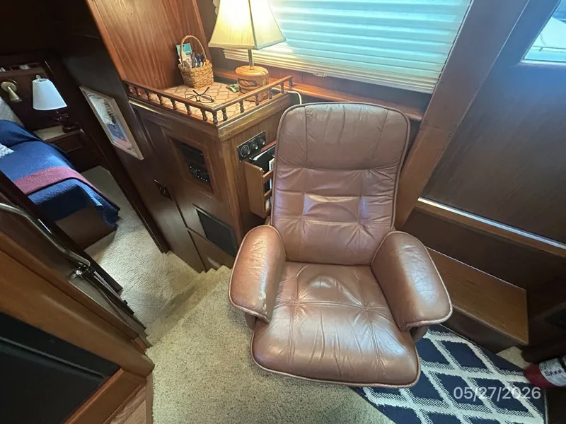 Slide: The Image of 42' Hatteras salon port aft - 6248111