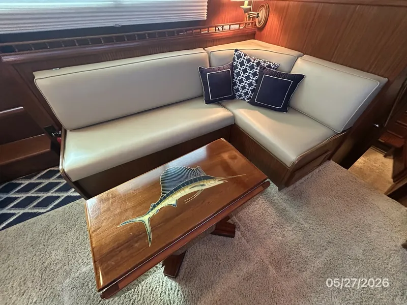 Slide: The Image of 42' Hatteras salon seating1 - 6248113