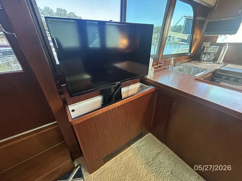 Slide: The Image of 42' Hatteras salon TV lift2 - 6248117