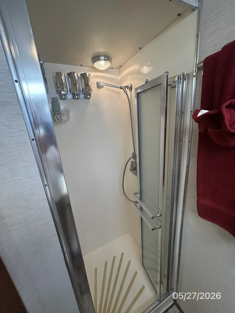 Slide: The Image of 42' Hatteras master stateroom shower - 6248098