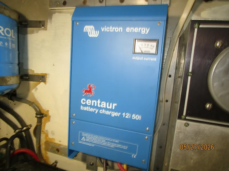 Slide: The Image of 42' Hatteras battery charger - 6248050