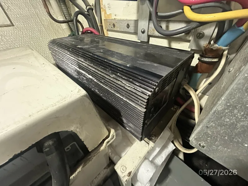 Slide: The Image of 42' Hatteras inverter - 6248085
