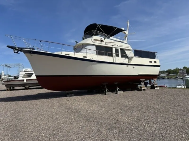 Slide: The Image of 42' Hatteras hauled out1 - 6248082