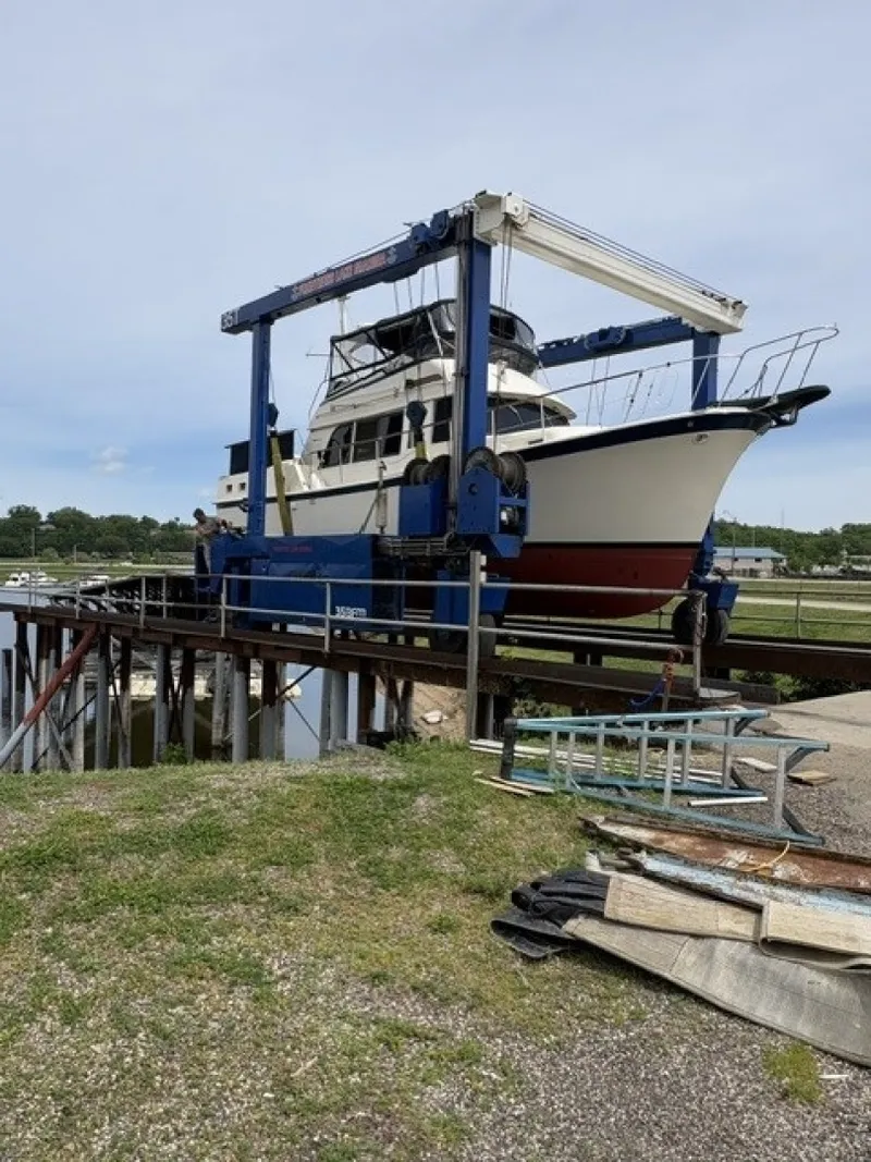 Slide: The Image of 42' Hatteras hauled out2 - 6248083
