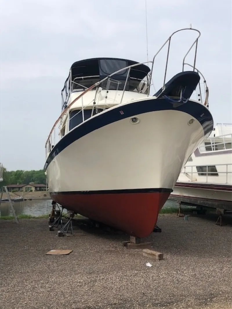 Slide: The Image of 42' Hatteras hauled out3 - 6248080