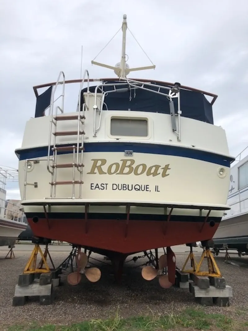 Slide: The Image of 42' Hatteras hauled out6 - 6248079