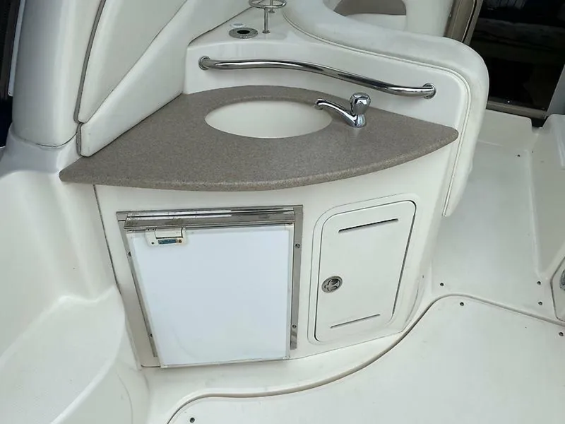 Slide: The Image of Sea Ray 320 Sundancer 2004 - 6248769