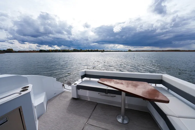 Slide: The Image of Cruisers Yachts 46 2023 - 6248734