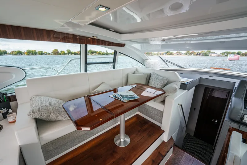 Slide: The Image of Cruisers Yachts 46 2023 - 6248743