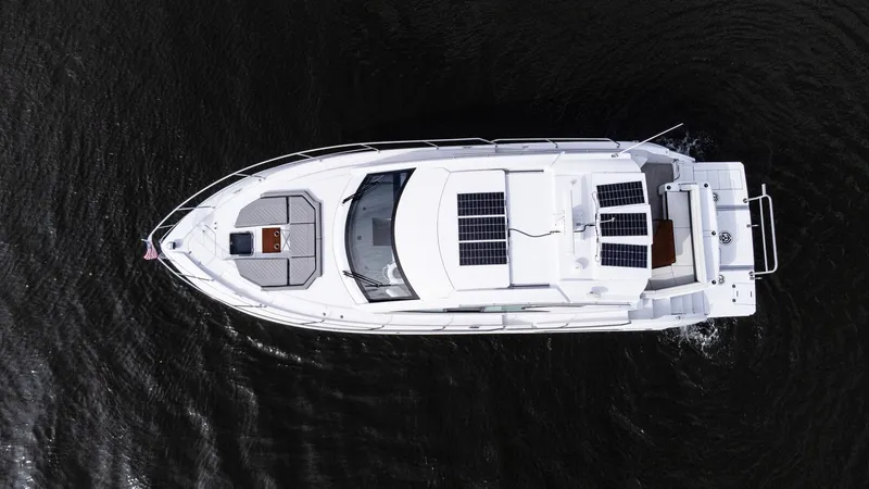 Slide: The Image of Cruisers Yachts 46 2023 - 6248729