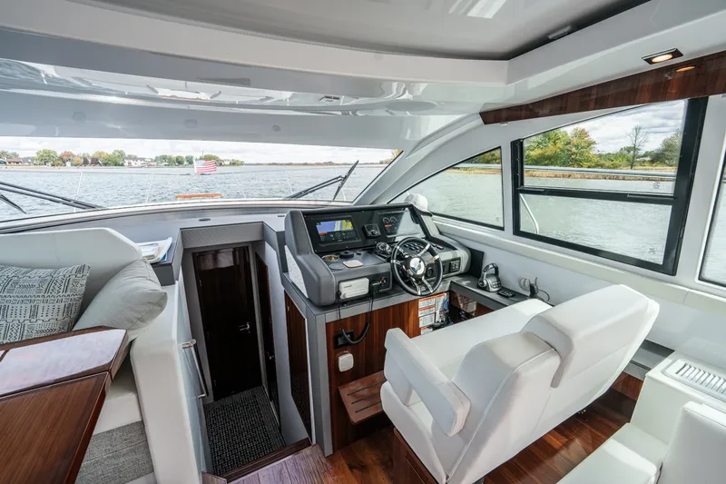 Slide: The Image of Cruisers Yachts 46 2023 - 6248744