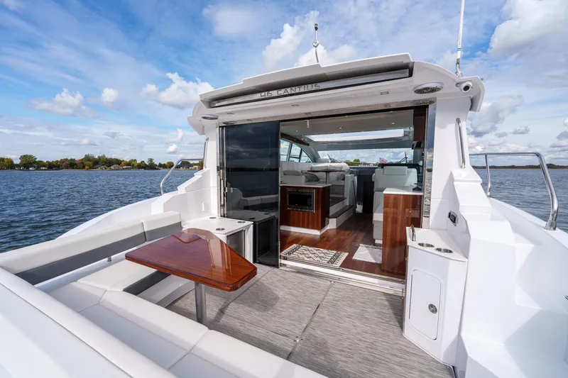 Slide: The Image of Cruisers Yachts 46 2023 - 6248748