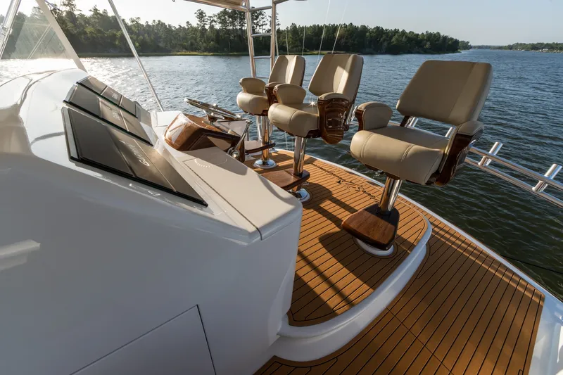 Slide: The Image of Jarrett Bay 84 2021 - 6249283