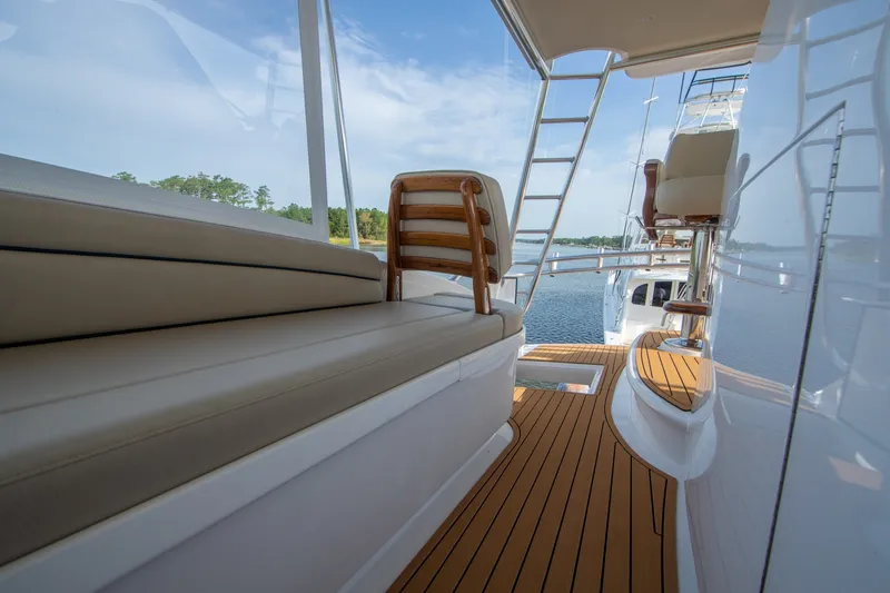 Slide: The Image of Jarrett Bay 84 2021 - 6249290