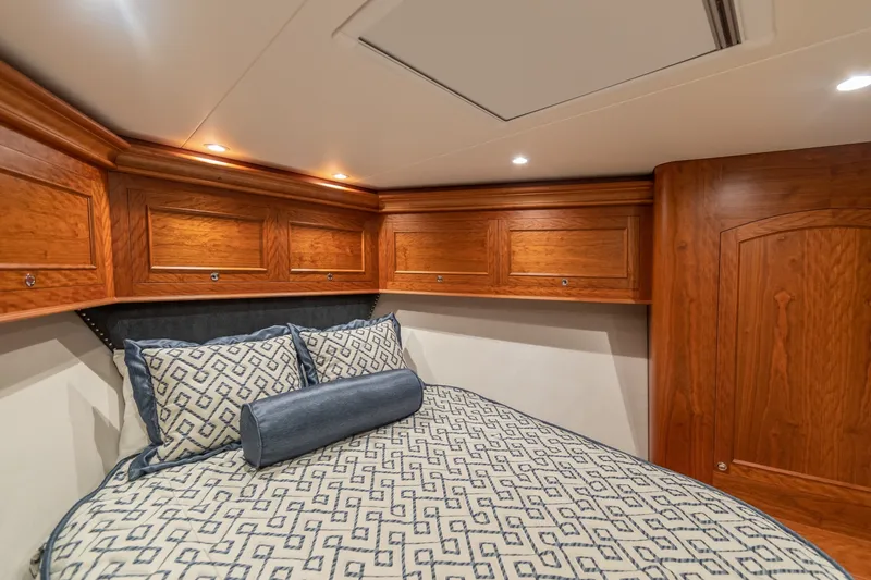 Slide: The Image of Jarrett Bay 84 2021 - 6249342