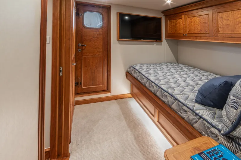 Slide: The Image of Jarrett Bay 84 2021 - 6249346