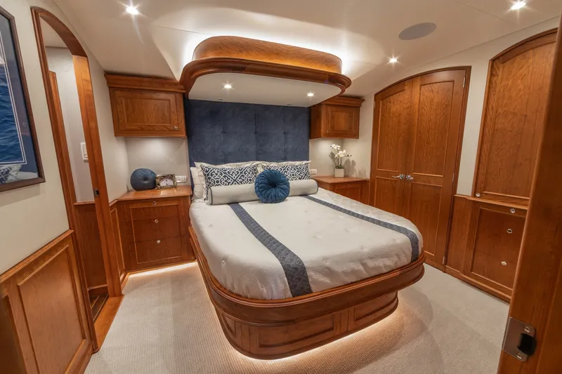 Slide: The Image of Jarrett Bay 84 2021 - 6249352