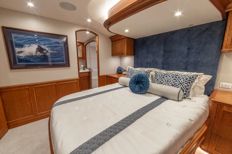 Slide: The Image of Jarrett Bay 84 2021 - 6249354