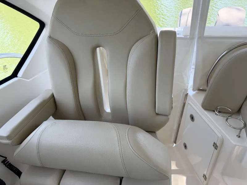 Slide: The Image of Pursuit Offshore 2016 - 6250100