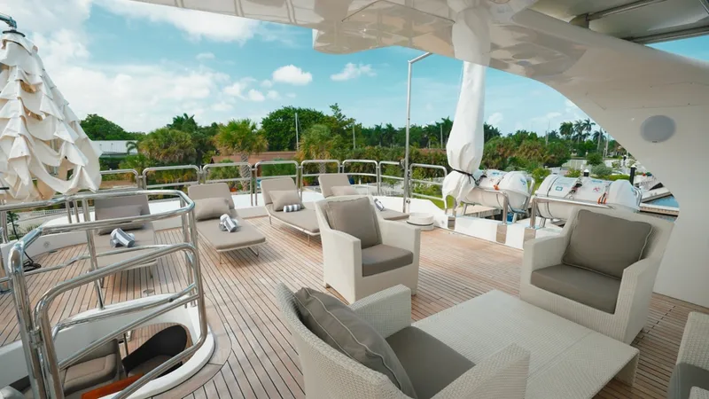 Slide: The Image of Benetti 121 Classic 2008 - 6250005